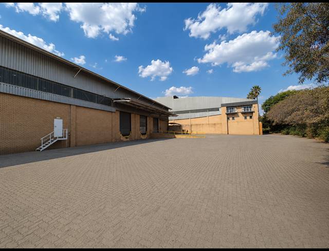 4,286M² WAREHOUSE TO LET IN LONGMEADOW